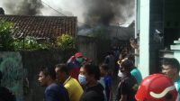 Rumah Warga Cimanggu Kecil Membara