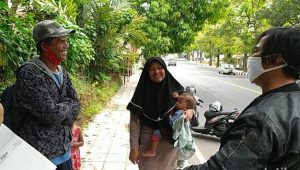 Seperti Latihan Tentara, Pemudik Jalan Kaki dari Jawa Tengah ke Bandung Sambil Gendong Bayi