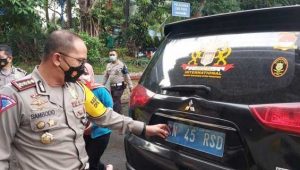 Polisi Bakal Periksa Kejiwaan Pengemudi Mobil Negara Kekaisaran Sunda Nusantara
