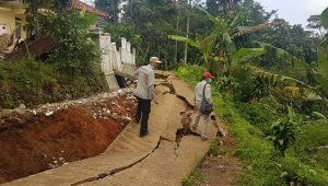 Walhi Jabar Soroti Korban Gerakan Tanah Di Ciherang Sukabumi,  Tidak Boleh Terkatung-Katung!