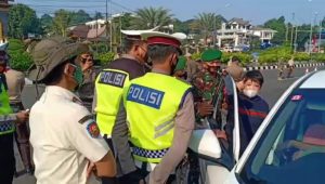 Pengendara SUV Adu Mulut dengan Petugas Saat Kena Razia di Simpang Gadog, Ini Sebabnya