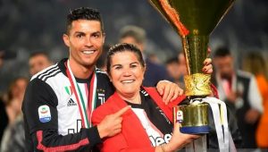 Cristiano Ronaldo Dibujuk sang Ibu pulang ke Sporting