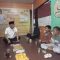 PEDULI : Pendiri sekaligus penanggungjawab Baldatun Center Ade Dasep Zaenal Abidin bersama perwakilan anak yatim binaan