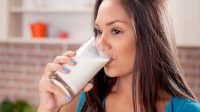 Minum Susu Dua Gelas Penting untuk Kecukupan Gizi Saat Puasa