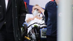 Dibawa ke Rumah Sakit, Penyebab Eriksen Kolaps Belum Diumumkan