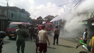 Kios Makanan di Jalan Raya Cibadak Terbakar, 3 Mobil Damkar Dikerahkan, Ini Penyebabnya