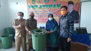 Jaga Ketahanan Pangan Keluarga, Dewan PKS ini Bekali Masyarakat Budikdamber