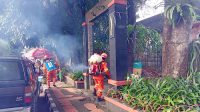 Perangi Covid, BPBD Kota Sukabumi dan Relawan Semprotkan Disinfektan