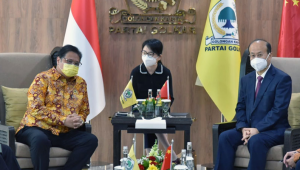 Bahas Kerjasama dengan Dubes China, Ketum Golkar Airlangga  Malah Diundang Perayaan 100 Tahun PKC