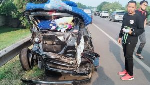 Pajero Seruduk Ertiga di Tol Tangerang-Merak, Lima Orang Luka Berat