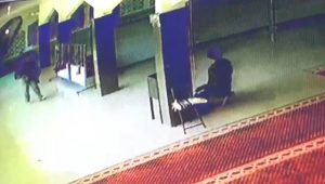 Bejat, Dua Sejoli Nekat Mesum di Masjid Dan Curi Kotak Amal, Padahal Sempat Salat Dan Ngaji