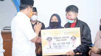 Walikota Sukabumi Kembali Serahkan Bantuan Undunan Online
