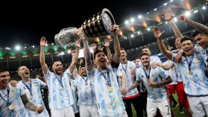 Pecah, Akhirnya Messi persembahkan trofi untuk Argentina