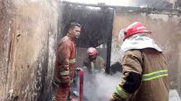 Dua Rumah Warga Cikujang Sukabumi Hangus