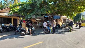 Camat Simpenan Bagikan 2.500 Masker Gratis