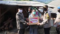 Gandeng Ulama, Polres Sukabumi Bagikan Ratusan Sembako