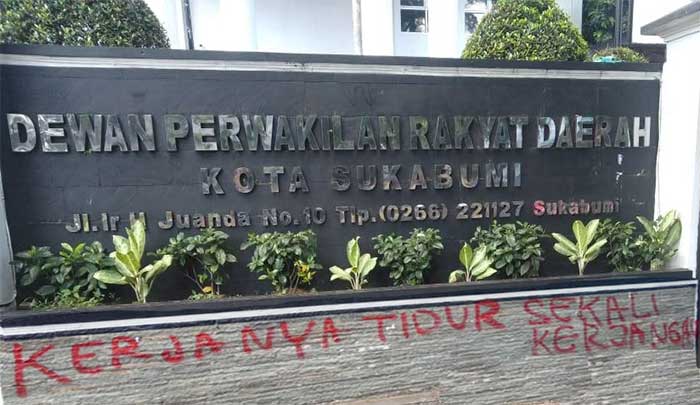 Vandalisme DPRD Kota Sukabumi