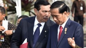 Menko Luhut Dianggap Motor Wacana Presiden Tiga Periode, FAM UI Desak Jokowi Pecat