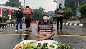 Menolak PPKM, Mahasiswa Bogor Gelar Aksi Bungkam