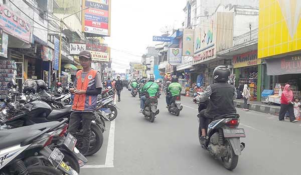 parkir di Jalan Ahmad Yani Kota Sukabumi