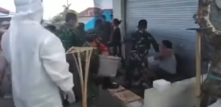 Bentrok tni