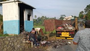 Gerak Cepat, Sampah Didekat TPU Cantanyan Akhirnya Dibersihkan