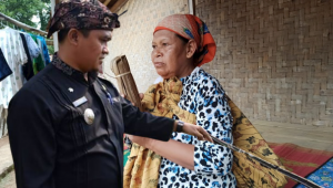 Pernyataan Camat Cantanyan Soal Pedagang Gula Aren Mak Iyom yang Dirampas Dagangannya