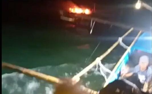 Kapal Nelayan terbakar