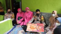 Saat Kapolres Sukabumi Mengunjungi Dila Sang Pelukis Tunarungu