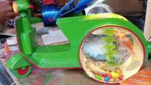 Warga Citeureup Bikin Aquarium Minatur Vespa 