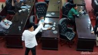 Bupati Solok Mengamuk Sambil Nunjuk-nunjuk Muka Orang di DPRD