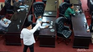 Bupati Solok Mengamuk Sambil Nunjuk-nunjuk Muka Orang di DPRD