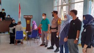Jurus Camat Cikakak Ajak Masyarakat Mau Divaksin