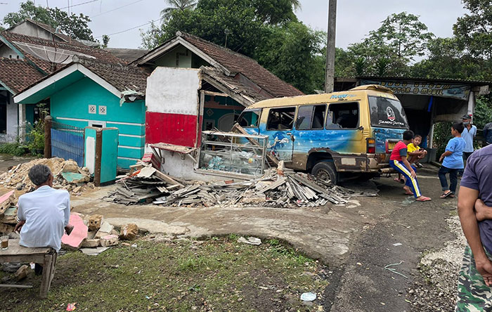 Colt Mini jurusan Sukabumi-Bogor