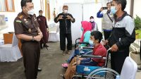 Kejari Kabupaten Sukabumi Vaksinasi Ratusan Difabel