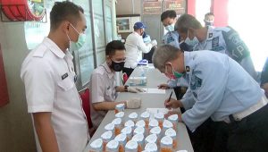 Petugas Lapas Sukabumi Tes Urine, Cegah Peredaran Narkoba