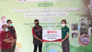 PT SCG Dukung KTH Jamur Kayu Milenial