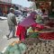 penjual sayuran di Pasar semi modern Cisaat