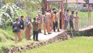 Sekda Kabupaten Sukabumi Blusukan ke Lokasi Banjir Cidahu