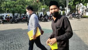 Senyum Kades Jatimekar sebelum Masuk Kejaksaan, Begitu Keluar Bermuram Durja Digiring Masuk Mobil Tahanan