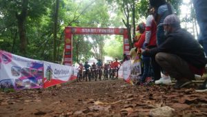 Pesepeda Adu Skill di Hutan Kota Cianjur