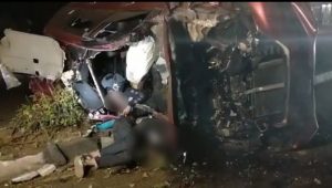 Minibus Seruduk Pembatas Jalan di Bypass Cianjur,Satu orang Meninggal