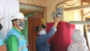600 Warga Desa Karyamukti Akhirnya Nyaman Menikmati Listrik