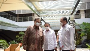 Menko Airlangga : Kompetisi Sepak Bola Liga 2 Diizinkan Dengan Prokes Ketat
