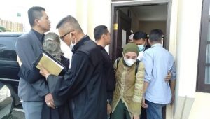 Sidang Dugaan Perzinahan Berakhir Ricuh