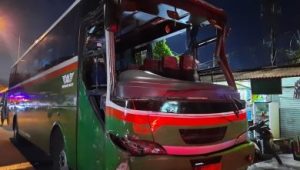 Dua Bus Tabrakan di Terminal Bekasi, 4 Orang Jadi Korban