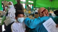Vaksinasi pelajar di Kota Bekasi.