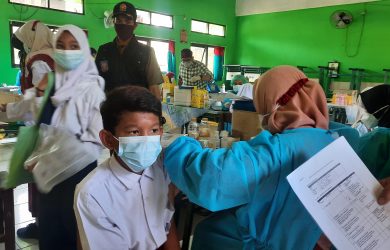 Vaksinasi pelajar di Kota Bekasi.