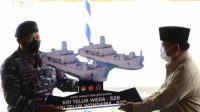 Prabowo serahkan dua kapal angkut tank