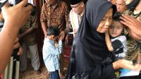 Pendiri sekaligus penanggungjawab  Baldatun Center Ade Dasep Zaenal Abidin saat bersama anak-anak yatim. (foto Dok)